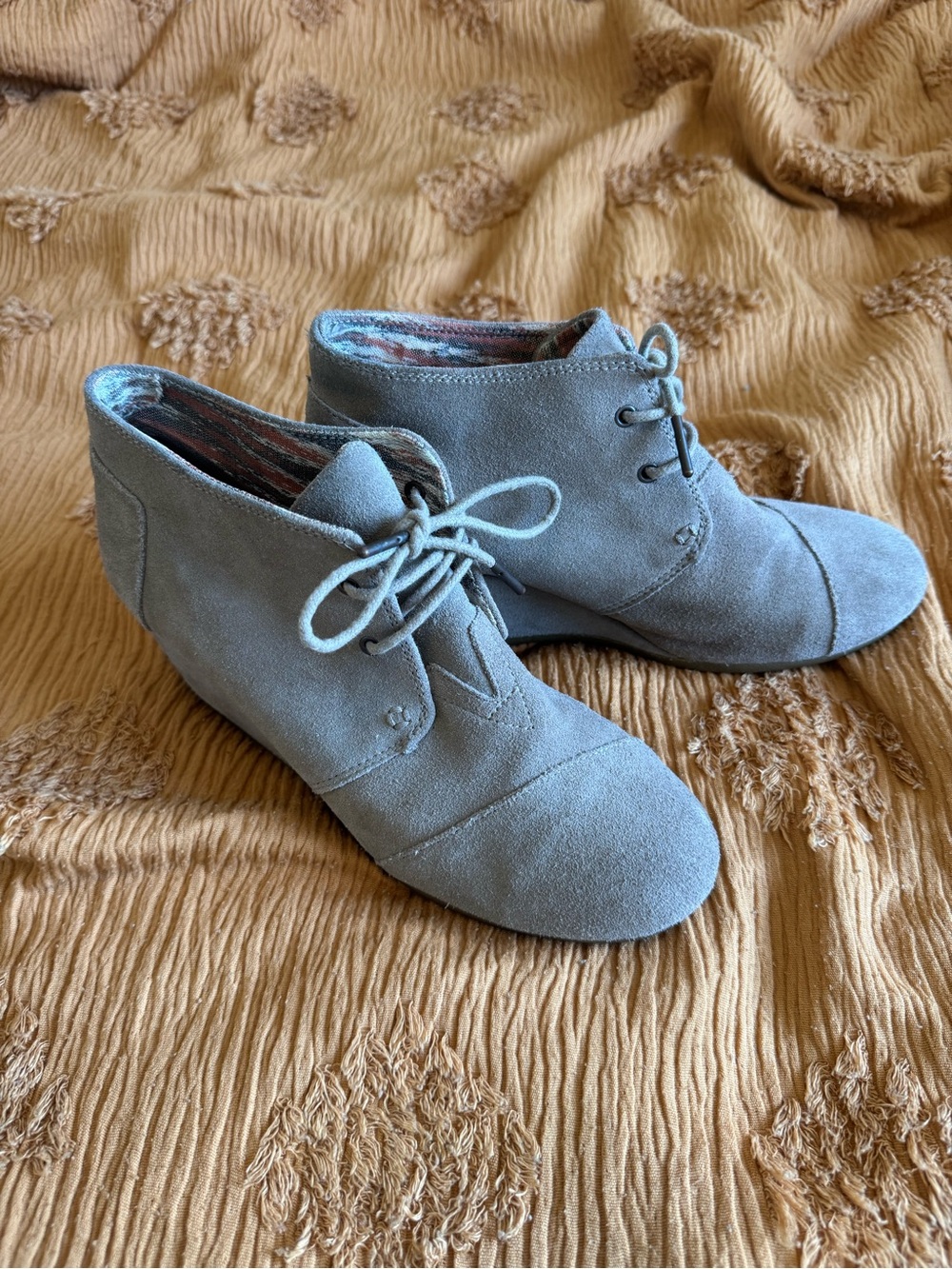 TOMA Women's Suede Lace-Up Ankle Boots in Light Gray